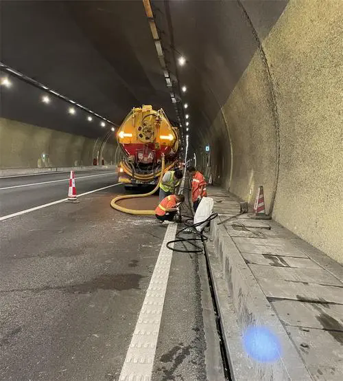 余杭隧道排水渠清淤